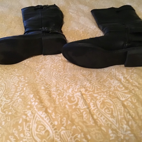 Black boots - Picture 2 of 2